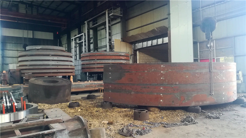 為磨機(jī)、窯做的大齒輪及輪帶的熱處理爐